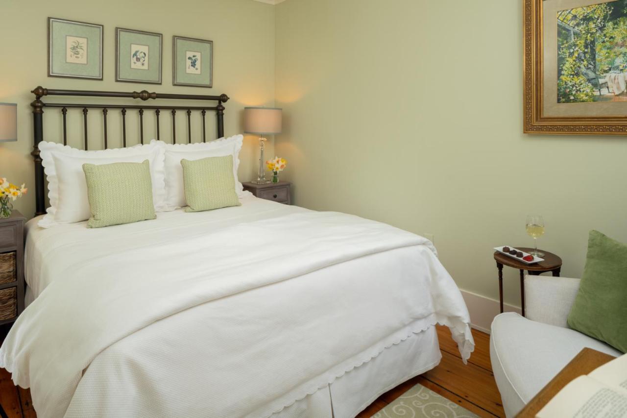 Candleberry Inn On Cape Cod Брюстър Екстериор снимка