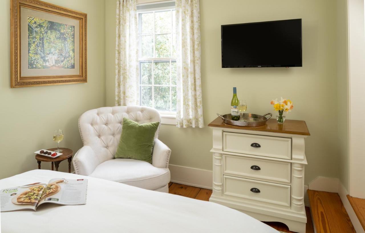 Candleberry Inn On Cape Cod Брюстър Екстериор снимка