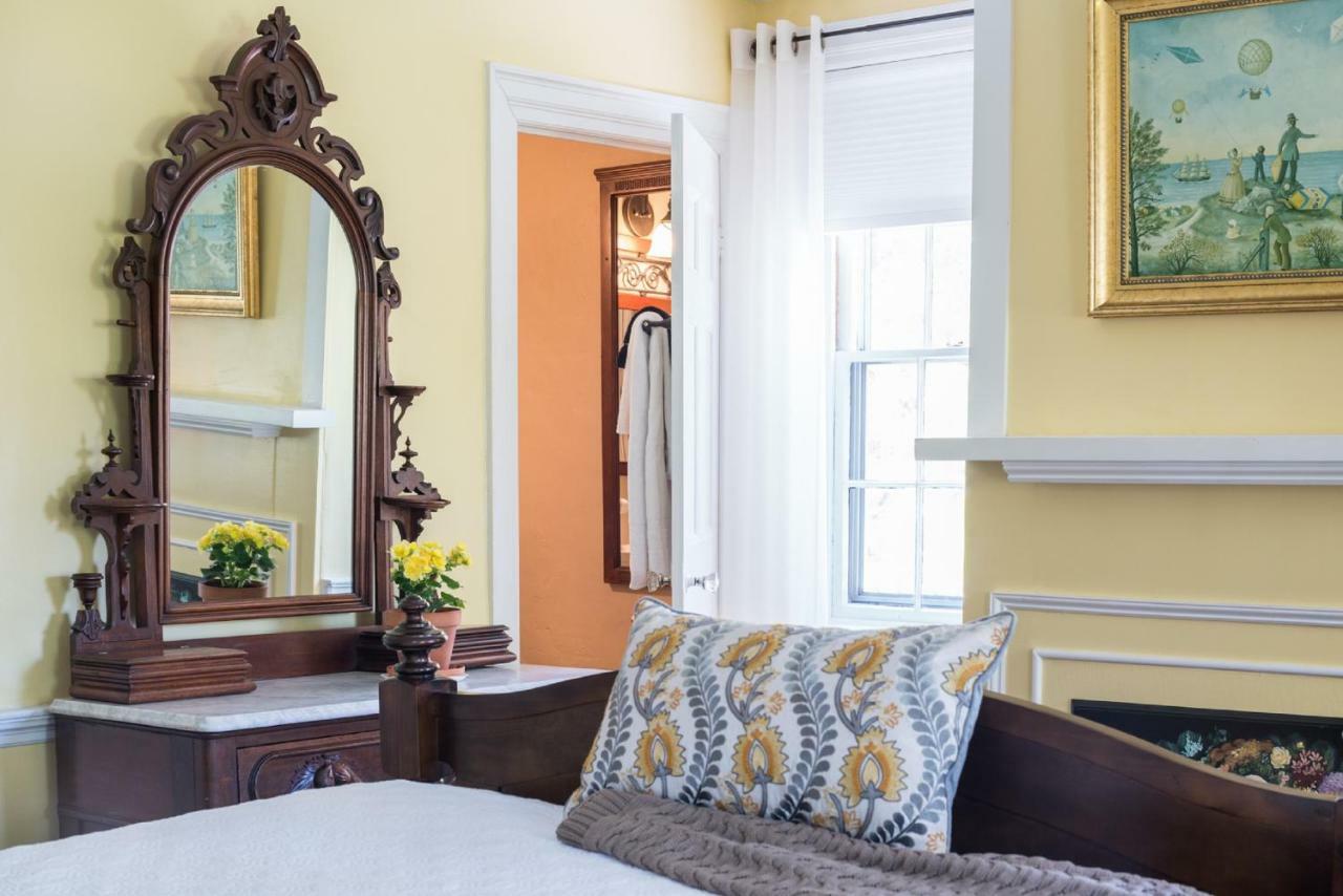 Candleberry Inn On Cape Cod Брюстър Екстериор снимка